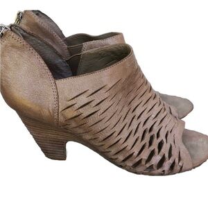 Franco Sarto A-Salito Leather Peep Toe Heels. Size 8.